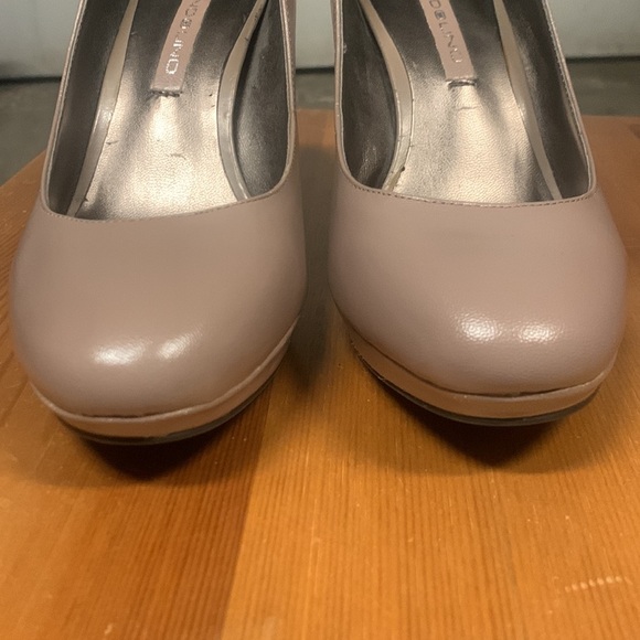 Bandolino Patent Leather Nude Pump Closed Toe Heels, Women Size 7 - Picture 6 of 15